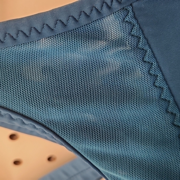 Athleta Gigi sports bra great condition no size tag. - Picture 2 of 5